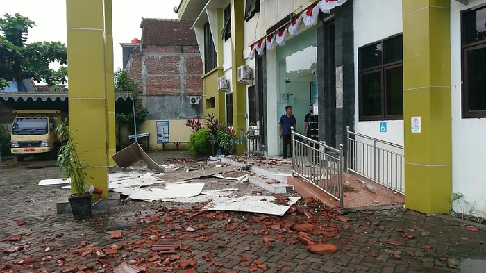 Ulasan Guncangan Tanah Akibat Gempabumi Barat Daya Malang Jawa Timur 10 April 2021 Bmkg