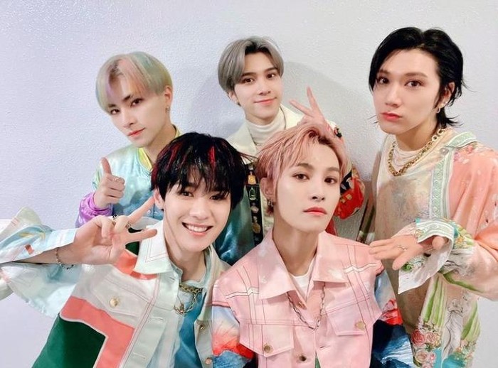 Intip Keseruan Boy Group WayV yang Hobi Makan Pakai Kostum Lucu