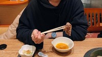 WinWin juga menjadi member yang paling lahap saat makan. Terutama ketika makan daging yang dicelupkan ke dalam telur. Foto: Instagram@wayvofficial