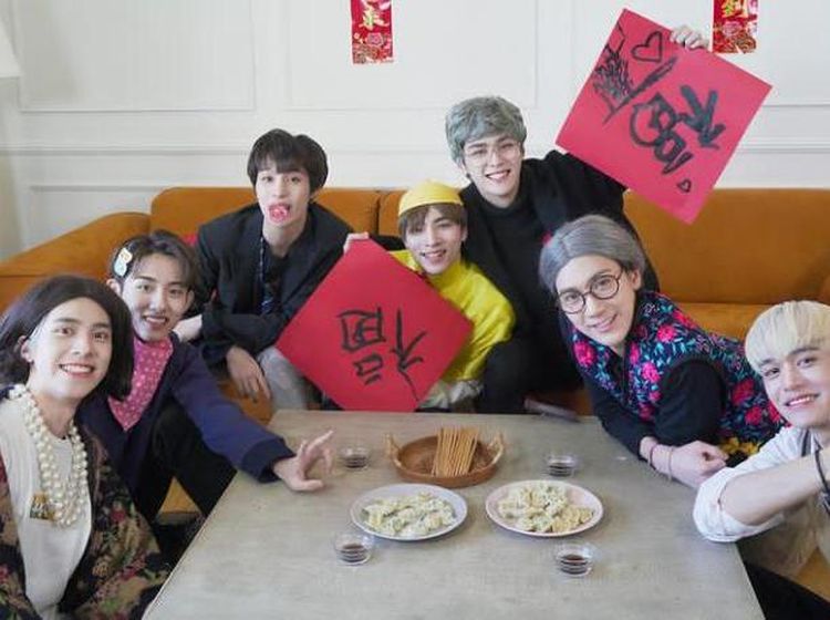 Intip Keseruan Boy Group WayV yang Hobi Makan Pakai Kostum Lucu