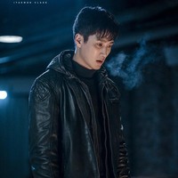 Pewaris Jangga Group ini telah membuat hidup Park Seo Joon kacau dalam drakor Itaewon Class. Aktor Ahn Bo Hyun memerankan karakter Jang Geun Won, pelaku bully di sekolah yang mencuri perhatian karena visualnya. Foto: dok. JTBC