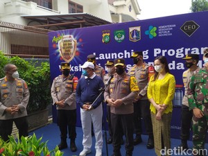 Kapolda Metro Luncurkan Vaksinasi Massal di Kampung Tangguh Cideng