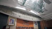 Akibat gempa tersebut, sejumlah rumah, gedung fasilitas umum, dan tempat ibadah di sekitar delapan kecamatan di wilayah Kota dan Kabupaten Blitar dilaporkan rusak.