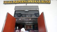BMKG melaporkan gempa tersebut terjadi pada Sabtu (10/4/2021) pukul 14.00 WIB. Titik koordinat gempa terjadi pada 8,95 Lintang Selatan dan 112,48 Bujur Timur. Episenter gempa berada di laut dengan jarak 90 km dari arah barat daya Kabupaten Malang. Gempa di Jatim ini memiliki kedalaman 25 km.