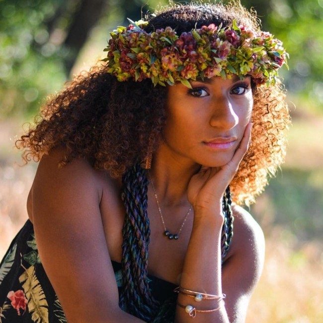 Mahkota ratu kecantikan Papua Nugini, Lucy Maino, dicopot setelah ia kedapatan unggah video joget di TikTok. Lucy terpaksa mundur dari tugasnya yang belum selesai setelah mendapat kritikan dari netizen yang menganggapnya tidak pantas menjadi panutan. Foto: Instagram @lucymaino_misspng19