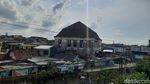 Melihat Lebih Dekat Gedung Setan Berusia 200 Tahun di Surabaya