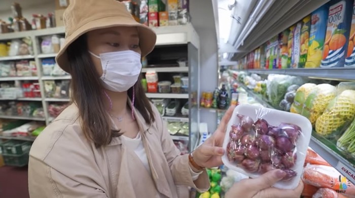 persiapan orang indonesia puasa di korea persiapan orang indonesia puasa di korea, menyetok bumbu dapur selama ramadhan.