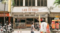 Di sini, detikcom menggunakan kamera analog SLR Yashica Fx 3 Super 2000 keluaran 1986 dengan film Fujicolor C200