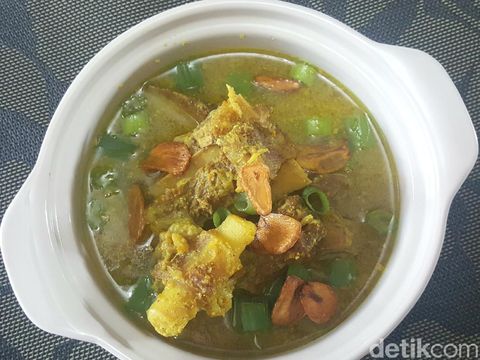 Soto Iga Sapi Kuah Kuning