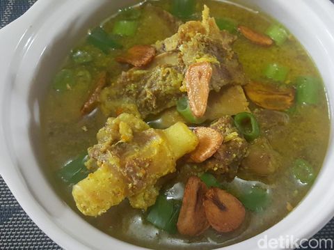 Soto Iga Sapi Kuah Kuning
