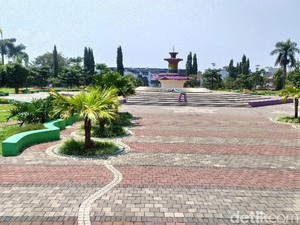 Penampakan Matinya Taman Raflesia Alun-alun Ciamis Saat PPKM