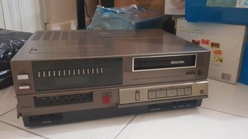 Beberapa dekade lalu menonton film lewat perangkat Betamax ini. Foto: dok. Boredomtherapy