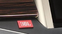 Model limited edition ini juga dilengkapi dengan Special Tuned JBL Audio System. Foto: Dok. Toyota-Astra Motor