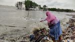 Nyadran ke TPU Tambaklorok Semarang yang Hilang Terkikis Abrasi