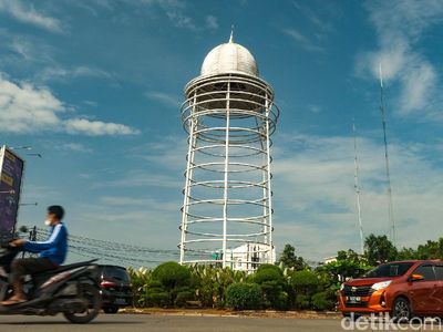 Melihat dari Dekat Tugu Pamulang yang Viral, Bentuknya Mirip Apa Ya?