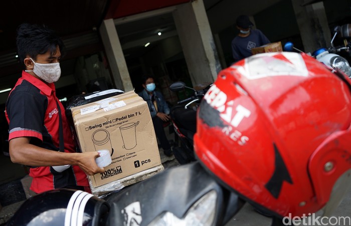 Pemerintah akan mensubsidi ongkos kirim belanja online saat Harbolnas Ramadhan. Hal ini dilakukan sebagai upaya untuk mendorong daya beli masyarakat.