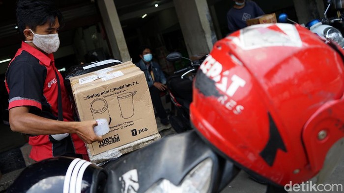 Pemerintah akan mensubsidi ongkos kirim belanja online saat Harbolnas Ramadhan. Hal ini dilakukan sebagai upaya untuk mendorong daya beli masyarakat.