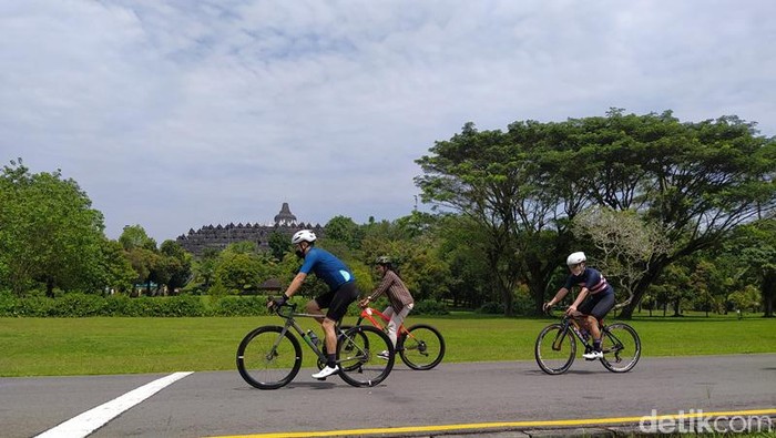 Gowes Borobudur Mendut Prambanan