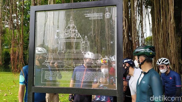 Selama berada di candi ini, mereka dipandu guide sehingga mendapatkan storytelling mengenai sejarahnya baik Candi Mendut maupun Pawon. Bahkan saat sampai di Candi Borobudur, mereka bisa keliling di area zona 2 kawasan Candi Borobudur dengan bersepeda. Selama berada di candi ini, mereka dipandu guide sehingga mendapatkan storytelling mengenai sejarahnya baik Candi Mendut maupun Pawon. Bahkan saat sampai di Candi Borobudur, mereka bisa keliling di area zona 2 kawasan Candi Borobudur dengan bersepeda.