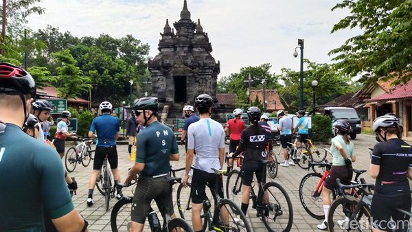 Pesepeda bisa memperoleh pengalaman keliling di kawasan Candi Borobudur dengan sepeda. Selain itu, menikmati rerimbunan pepohonan yang ada di kawasan Candi Borobudur. Pesepeda bisa memperoleh pengalaman keliling di kawasan Candi Borobudur dengan sepeda. Selain itu, menikmati rerimbunan pepohonan yang ada di kawasan Candi Borobudur.
