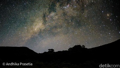 Indahnya Galaksi Bimasakti dari Gunung Gede yang Manjakan Mata