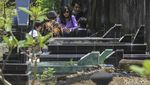 Warga Yogyakarta Juga Ziarah Makam Jelang Bulan Puasa