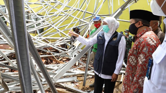 Khofifah Tinjau 3 Lokasi Terdampak Gempa Malang, Pastikan Tempat Pengungsian Memadai