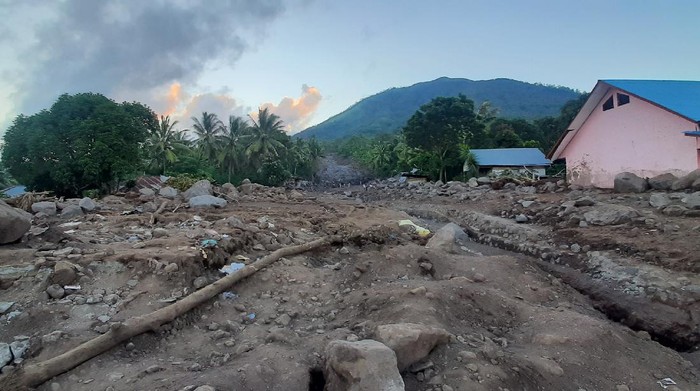 Kondisi di Desa Nelelamadike, Flores Timur usai seminggu pasca-banjir Nusa Tenggara Timur (NTT), Minggu (11/4/2021).