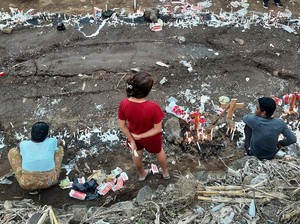 Melihat Kuburan Massal Korban Banjir NTT di Desa Nelelamadike Flores Timur