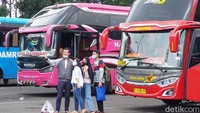 Selain itu, adanya larangan untuk mudik di masa pandemi membuat tak sedikit warga yang memilih untuk pulang kampung lebih awal.