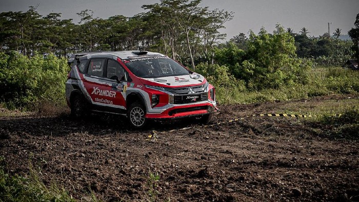 Mitsubishi Xpander AP4