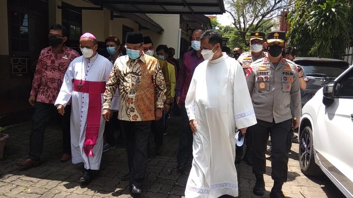 Said Aqil ke Gereja Katedral Makassar