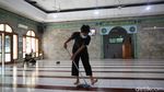 Sambut Ramadhan, Warga Ibu Kota Bersihkan Masjid