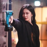 Jang Nara menempati urutan ketiga sebagai artis Korea terpopuler di bulan Mei 2021. Bintang Sell Your Haunted House ini berperan sebagai Hong Ji Ah, seorang pengusir setan yang menjual properti setelah ‘membersihkan’ rumah tersebut. Foto: dok. KBS2