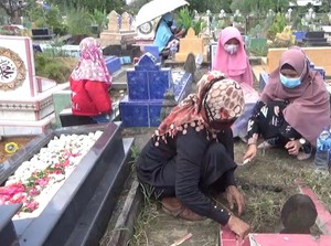 Doa Ziarah Kubur Versi Panjang dan Pendek