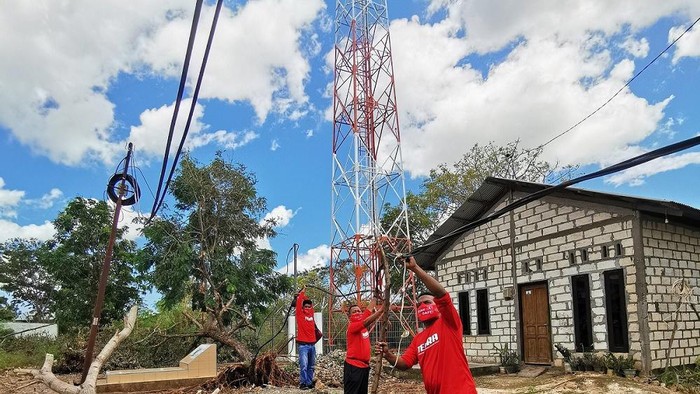 Telkomsel terus berupaya memulihkan layanan telekomunikasi, seperti telepon hingga akses internet pasca banjir bandang yang menerjang wilayah Provinsi Nusa Tenggara Timur (NTT).
