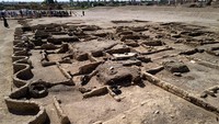 Penggalian kota kuno tersebut pun mengungkap beragam penemuan arkeologi berharga diantaranya perhiasan, tembikar berwarna hingga batu bata lumpur bersegel Amenhotep III.