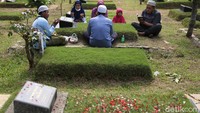 TPU Pondok Kelapa mulai ramai dikunjungi sejumlah peziarah menjelang bulan Ramadhan. 