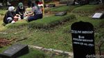 TPU Pondok Kelapa Ramai Peziarah Jelang Ramadhan