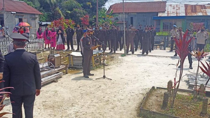 Upacara kenaikan pangkat Bripka Mashudin di Kalimantan Selatan (Dok Polres Banjarmasin)