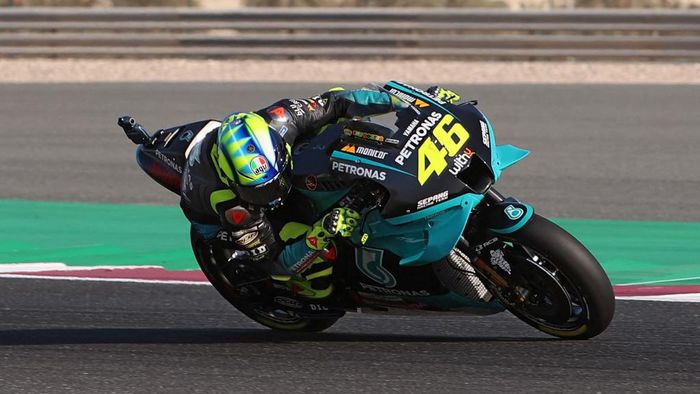 Petronas Yamaha SRTs Italian rider Valentino Rossi drives during the warm up ahead of the Moto GP Grand Prix of Doha at the Losail International Circuit, in the city of Lusail on April 4, 2021. (Photo by KARIM JAAFAR / AFP)