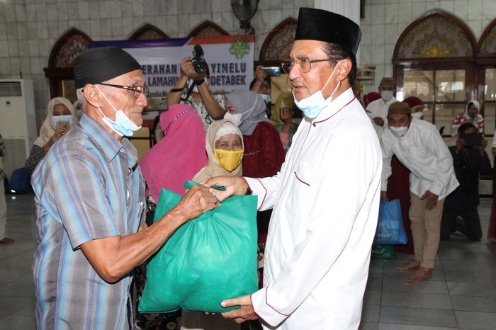 Wakil Ketua MPR Fadel Muhammad Bagikan Paket YImelu