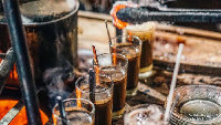 Kopi Jos Lik Man, Kopi khas dengan Seduhan Arang Panas.