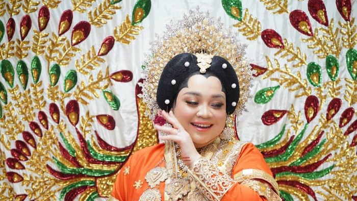 A Bau Tenri Abeng (31) yang viral di media sosial usai dilamar pakai 2 keping BitCoin yang nilainya mencapai Rp 1,7 miliar (dok. Istimewa).