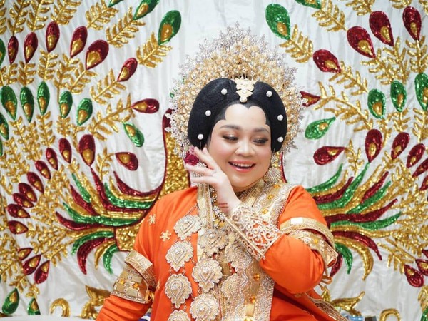 A Bau Tenri Abeng (31) yang viral di media sosial usai dilamar pakai 2 keping BitCoin yang nilainya mencapai Rp 1,7 miliar (dok. Istimewa).