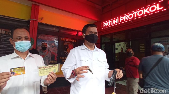 Aksi koboi pria di Bandung