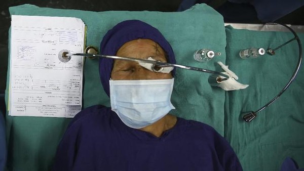 Ambisi Dokter Mata Berantas Katarak di Nepal
