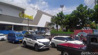 Padatnya pasar hingga jalan protokol membuktikan antusiasme warga menyambut bulan Ramadhan.  
