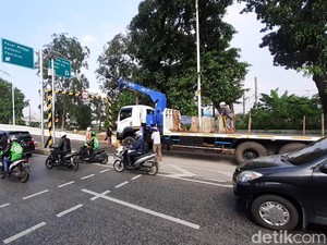 Sempat Dibuka di Siang Hari, Flyover Tapal Kuda LA Ditutup Lagi