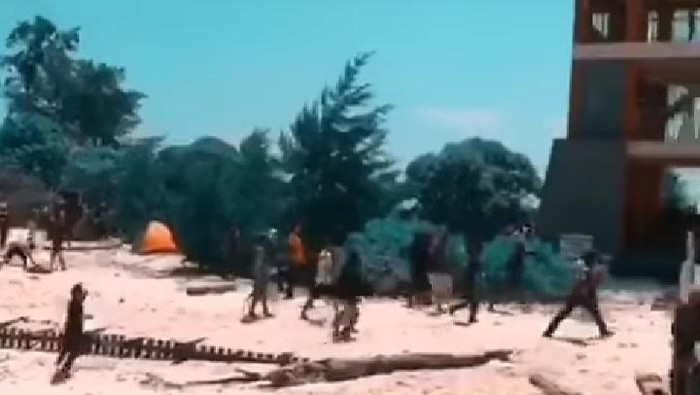 Bentrokan antara pemuda di Pulau Kodingareng, Makassar saat tradisi sambut Ramadhan (dok. Istimewa).